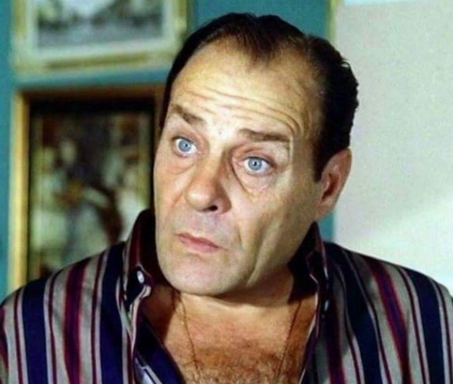 Λάμπρος Κωνσταντάρας: Η καριέρα του μεγάλου ηθοποιού στο ποδόσφαιρο και η ομάδα που ήταν τερματοφύλακας