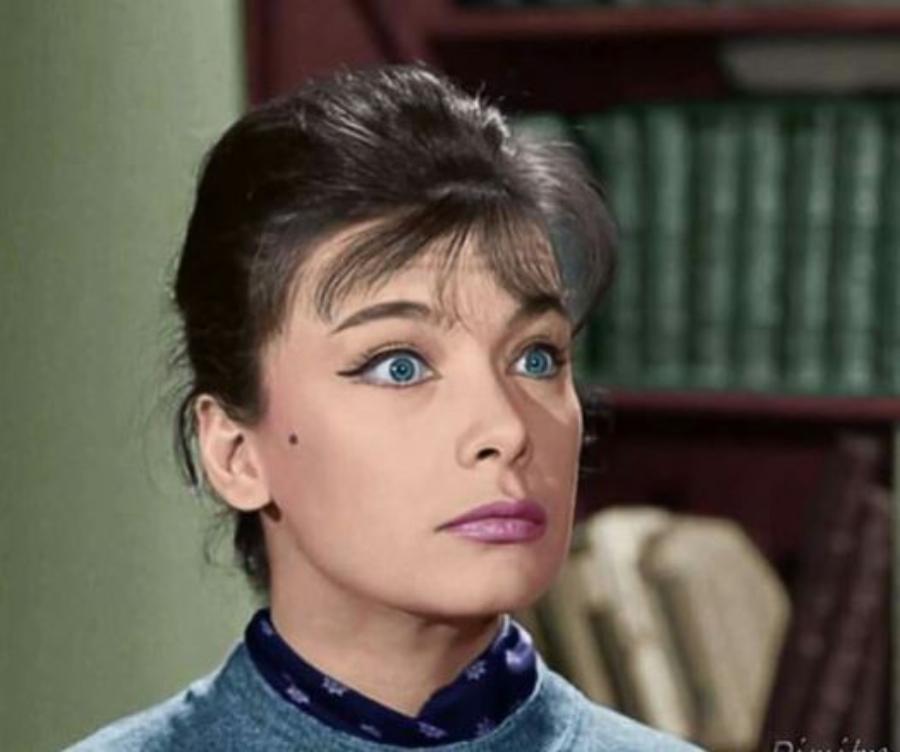 Τζένη Καρέζη: Το πραγματικό όνομα, η αγάπη για την μπιρίμπα, τα χρόνια στη φυλακή και η σχέση με την Βουγιουκλάκη