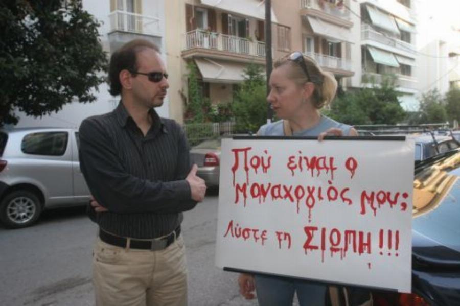 Συγκλονίζει η μητέρα του Άλεξ: «Όλοι ξέρουν που είναι ο γιος μου, αλλά σιωπούν. Όμως είμαι πάντα εδώ, για να τους θυμίζω τι έγινε»