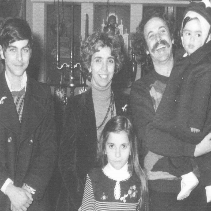 Νίκος Ξυλούρης: Το προφητικό τραγούδι, το κορίτσι που έκλεψε από πλούσια οικογένεια, ο καρκίνος και το τραγικό τέλος στα 43