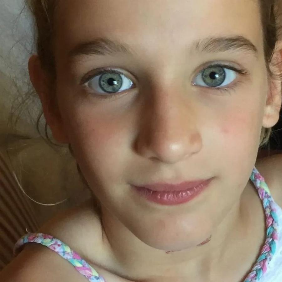 Αναστασία Ρουβά: Η κόρη των Σάκη Ρουβά και Κάτια Ζυγούλη έγινε 12 και είναι μια γλυκύτατη δεσποινίδα που είναι ίδια με τη μαμά της