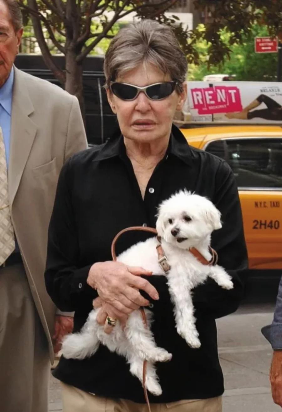 Η άνοδος και η πτώση της «βασίλισσας της κακίας»: «Εμείς δεν πληρώνουμε φόρους. Μόνο τα ανθρωπάκια πληρώνουν φόρους»