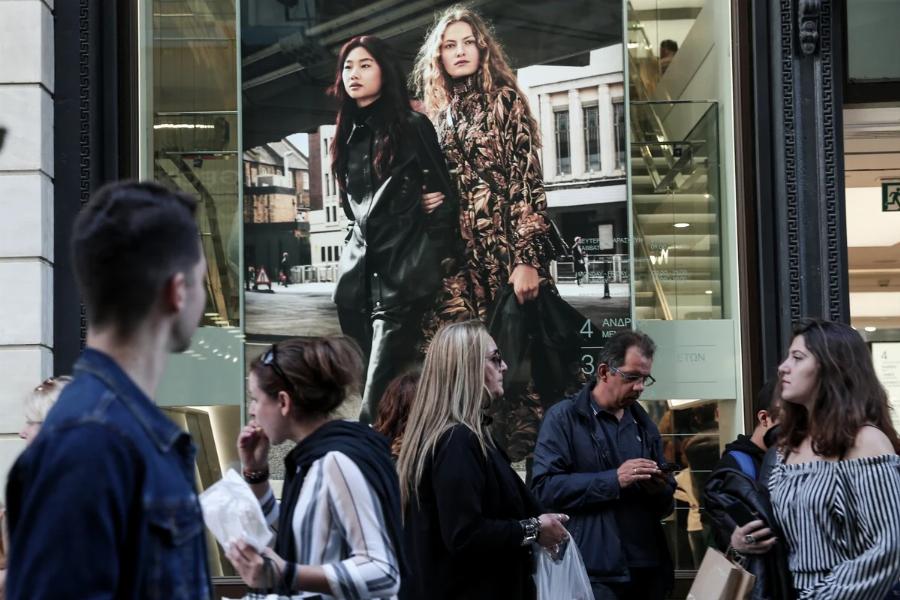 Ποια μαγαζιά θα λειτουργήσουν την 28η Οκτωβρίου: Τι ισχυεί με την αργία και πόσα λεφτά θα πάρουν όσοι δουλέψουν
