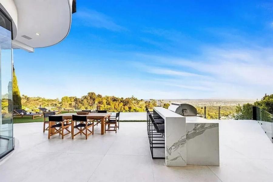 Πάρις Κασιδόκωστας: Η υπερπολυτελής βίλα των 14 εκατ με το χλιδάτο εσωτερικό, τίθενται προς πώληση