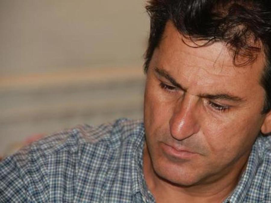 Κώστας Αποστολίδης: Ο «άγνωστος» γόης της τηλεόρασης, η καλλονή σύζυγος, τα 3 παιδιά και η λαχαναγορά