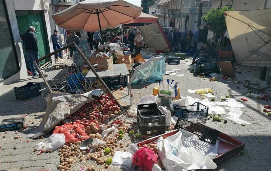 Τραγικός επίλογος στην Καλαμπάκα: Νεκρή η 68χρονη που παρασύρθηκε από το αγροτικό του συζύγου της στη λαϊκή
