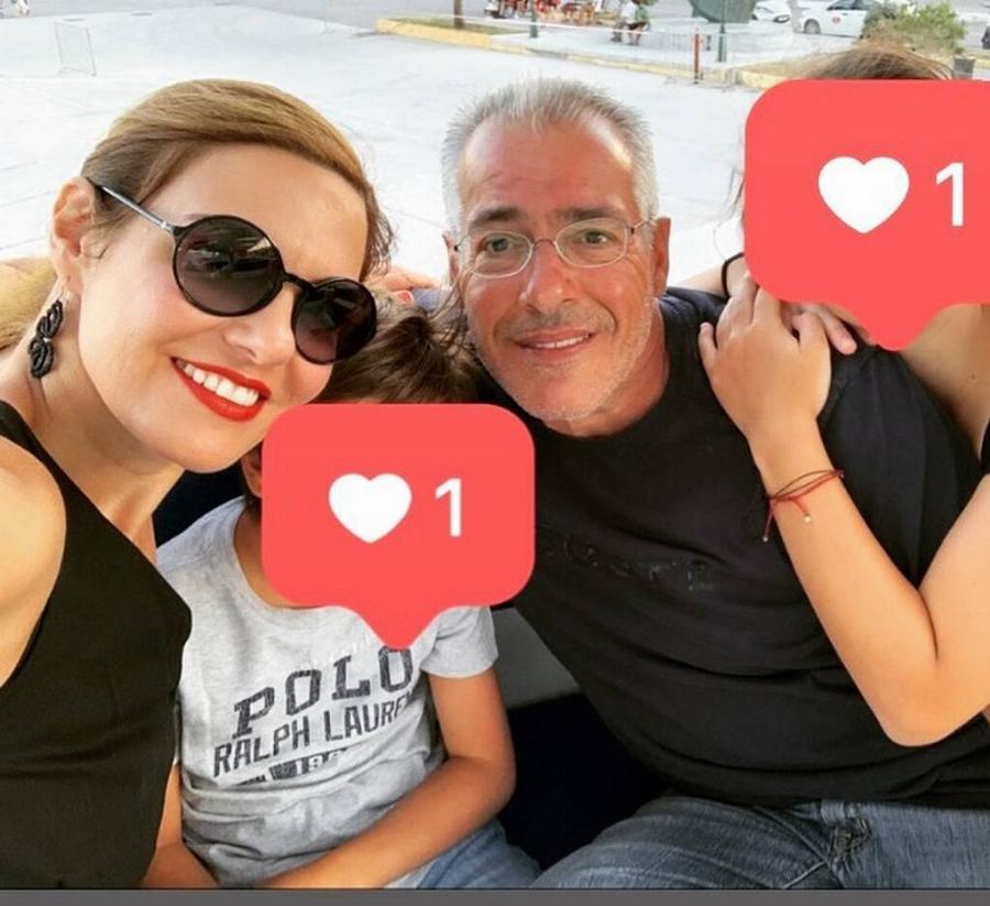 Νίκος Μάνεσης και Φαίη Μαυραγάνη: Η οικογένεια των δημοσιογράφων και η σπάνια φωτογραφία με τα παιδιά τους