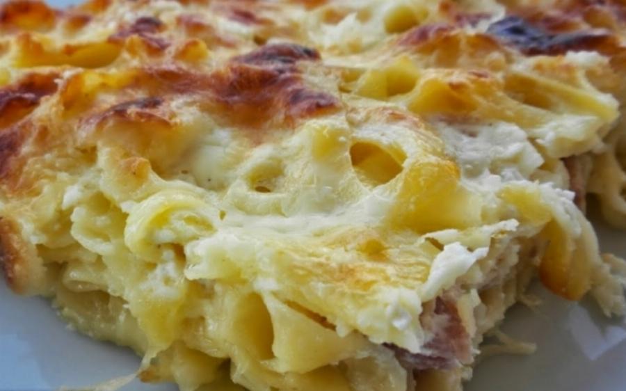 Θα ξετρελάνετε φίλους και οικογένεια: Η εύκολη συνταγή για σουφλέ κοτόπουλο – Φτιάχνεται με μανιτάρια και μυρωδικά