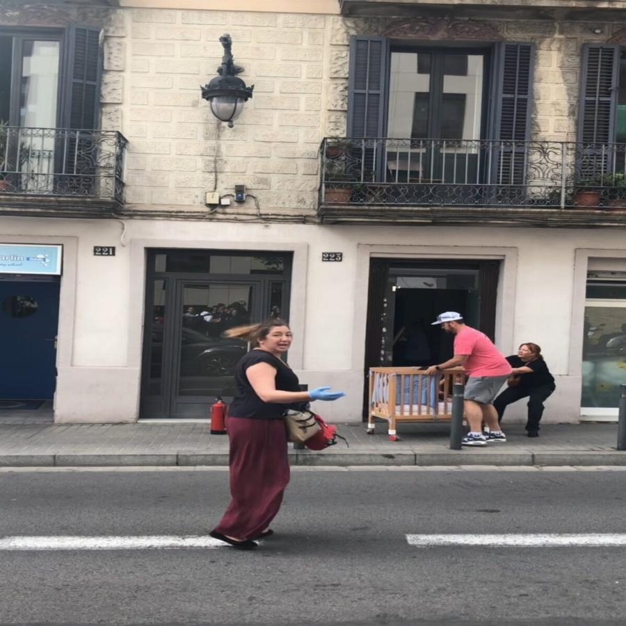 Αληθινοί ήρωες: Ζευγάρι όρμησε σε παιδικό σταθμό που είχε πάρει φωτιά και έσωσε 20 μωράκια