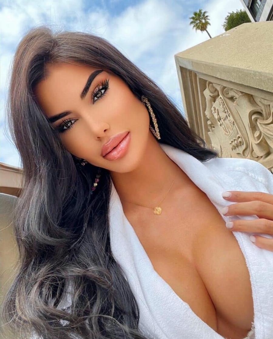 Η «εμμονή» με τα φίλτρα και η αντίδραση του κοινού: Η χλιδάτη ζωή της Ιωάννας Μπέλλα στο Dubai και οι πλαστικές επεμβάσεις