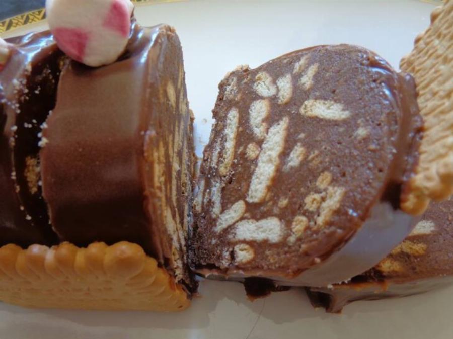 Του ονείρου: Παραδοσιακός κορμός μωσαϊκό με γλάσο από σοκολάτα για μικρούς και μεγάλους