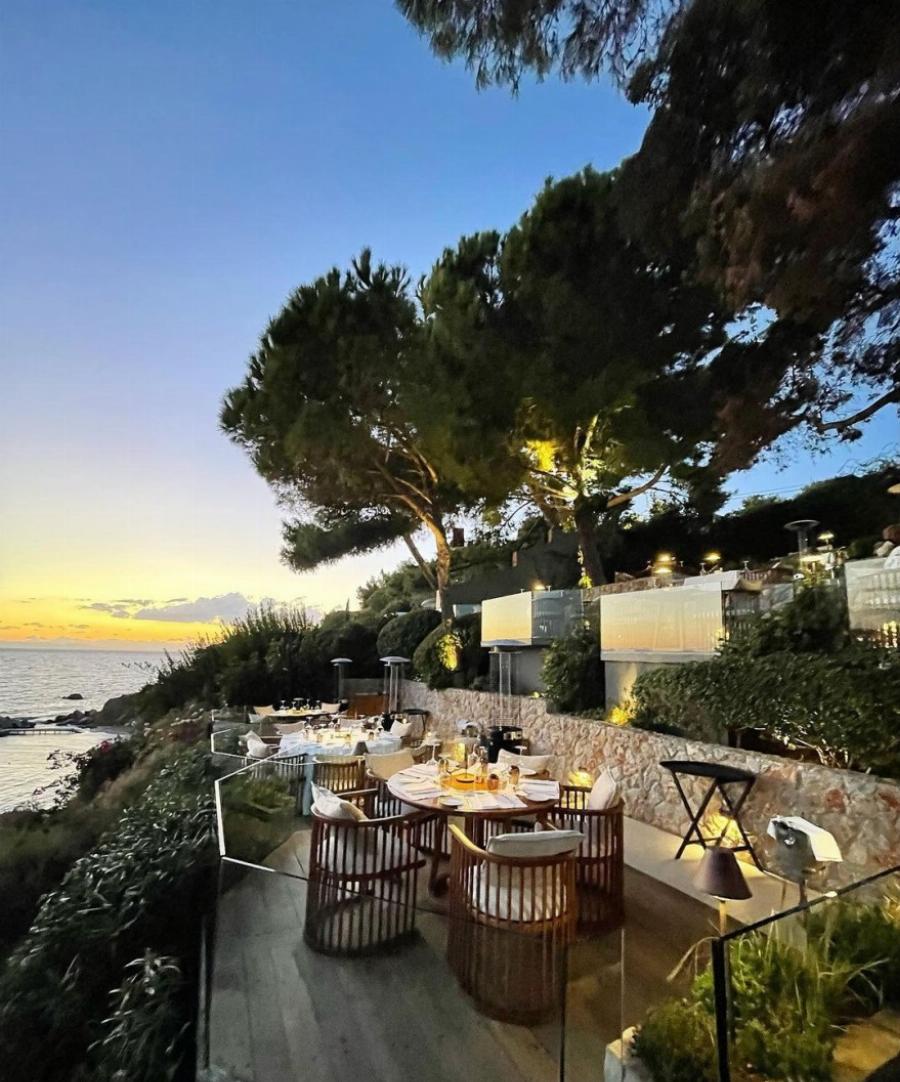 Μέσα στην χλιδή και με πιάτο 650 ευρώ: Σε αυτό το μαγαζί έκανε την γαμήλια δεξίωση της η Κωνσταντίνα Σπυροπούλου