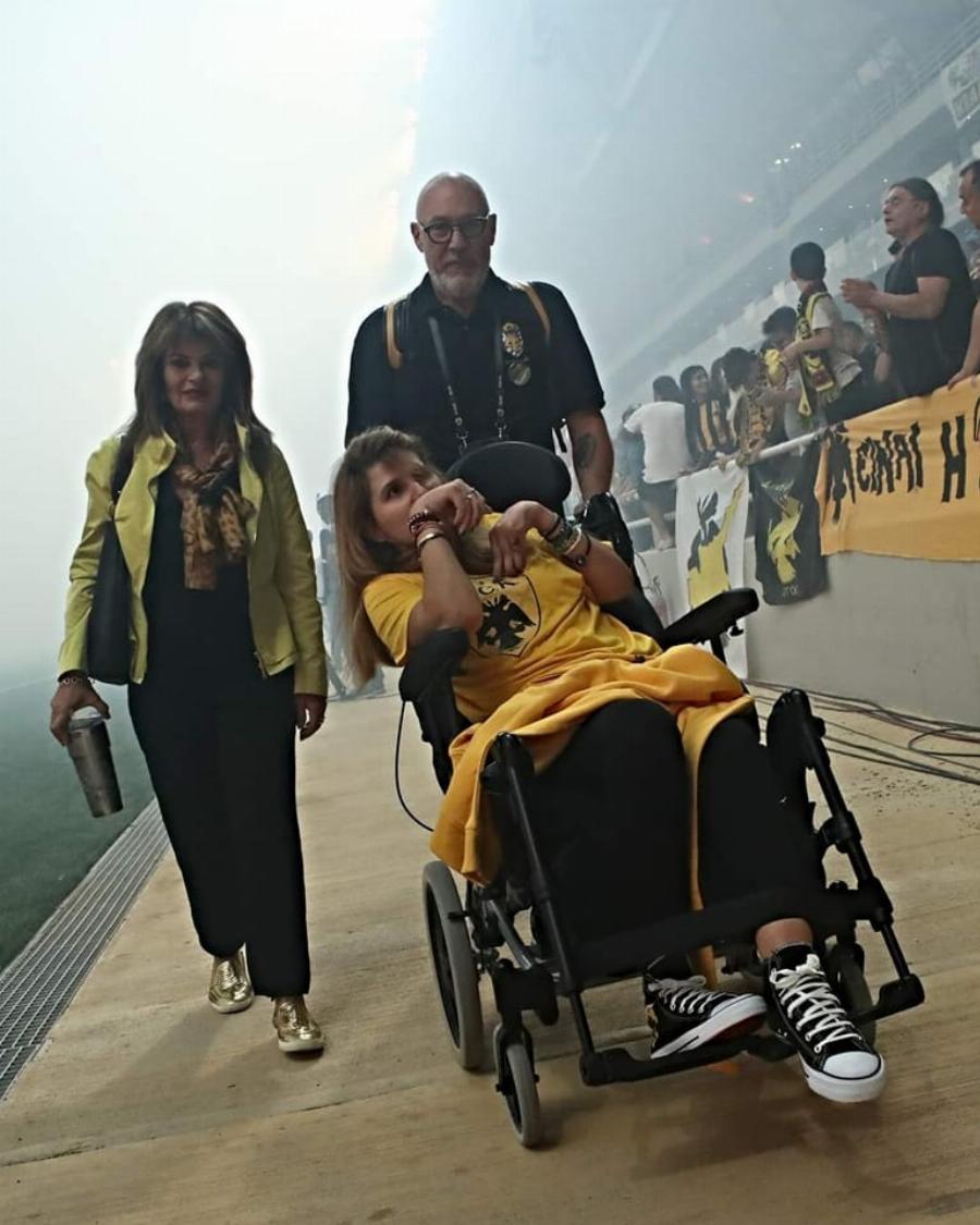 Συγκίνηση στην OPAP Arena: Η Μυρτώ παρούσα στον πρώτο αγώνα της ΑΕΚ