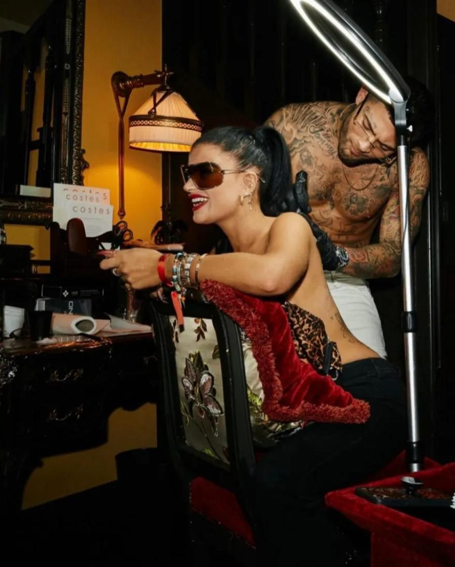 Η Σοφία Χατζηπαντελή χτύπησε νέο τατού στο Παρίσι και το ποστάρει στο instagram