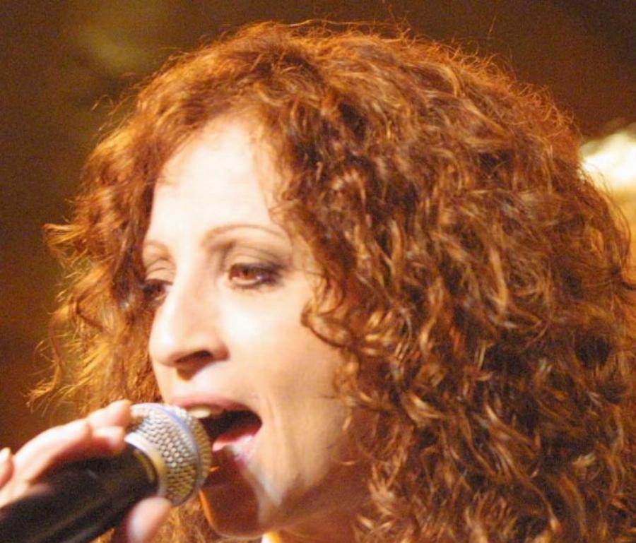 Γλυκερία: Η μεγάλη επιτυχία χάρη σε διαγωνισμό, τα 40 χρόνια κοινής ζωής με τον σύζυγό της και το μεγάλο σφάλμα με τον γιο της