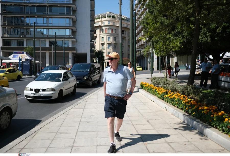 Το πρωί μπουφάν και το μεσημέρι κοντομάνικα: Τρελάθηκε ο καιρός, έρχονται 30αρια