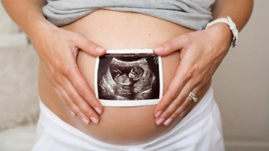 Είμαι έγκυος σε δίδυμα. Ο σύντροφός μου με εγκατέλειψε. Να κάνω έκτρωση;