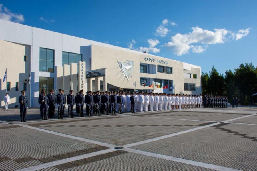 Συγκίνηση και υπερηφάνεια: Ορκίστηκαν 159 νέοι Ίκαροι στην αεροπορική βάση Δεκέλειας