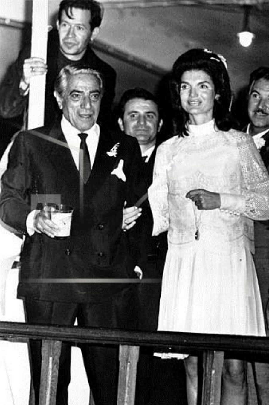 Αριστοτέλης Ωνάσης – Τζάκι Κένεντι: Το αυστηρό συμβόλαιο είδε το φως της δημοσιότητας – Τι υπέγραψε πριν παντρευτούν