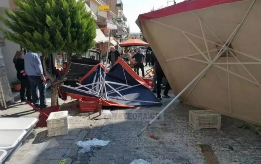 Οδηγός παρέσυρε δύο γυναίκες και έναν άντρα: «Μακελειό» στην λαϊκή της Καλαμπάκας – «Σκότωσα τη γυναίκα μου» φώναζε ο άντρας