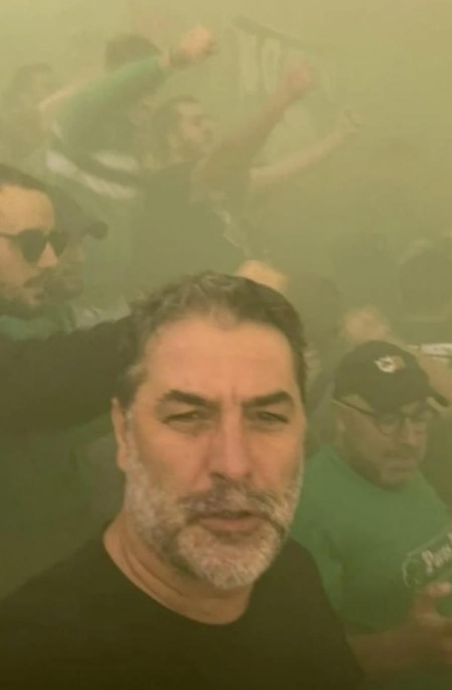 Viral η εικόνα του Βασίλη Μπισμπίκη: «Κοιλιά, μπύρα, τσιγάρο» – Δεν είχαν τέλος τα τρολ στο διαδίκτυο