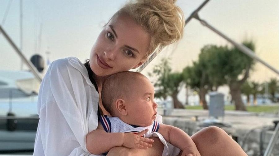 Τζούλια Νόβα: «Κρατάω μόνη την κόρη μου – Είναι λίγο δύσκολο, αλλά τι να κάνεις; Ήθελα μωρό και πρέπει να το δεχθώ»