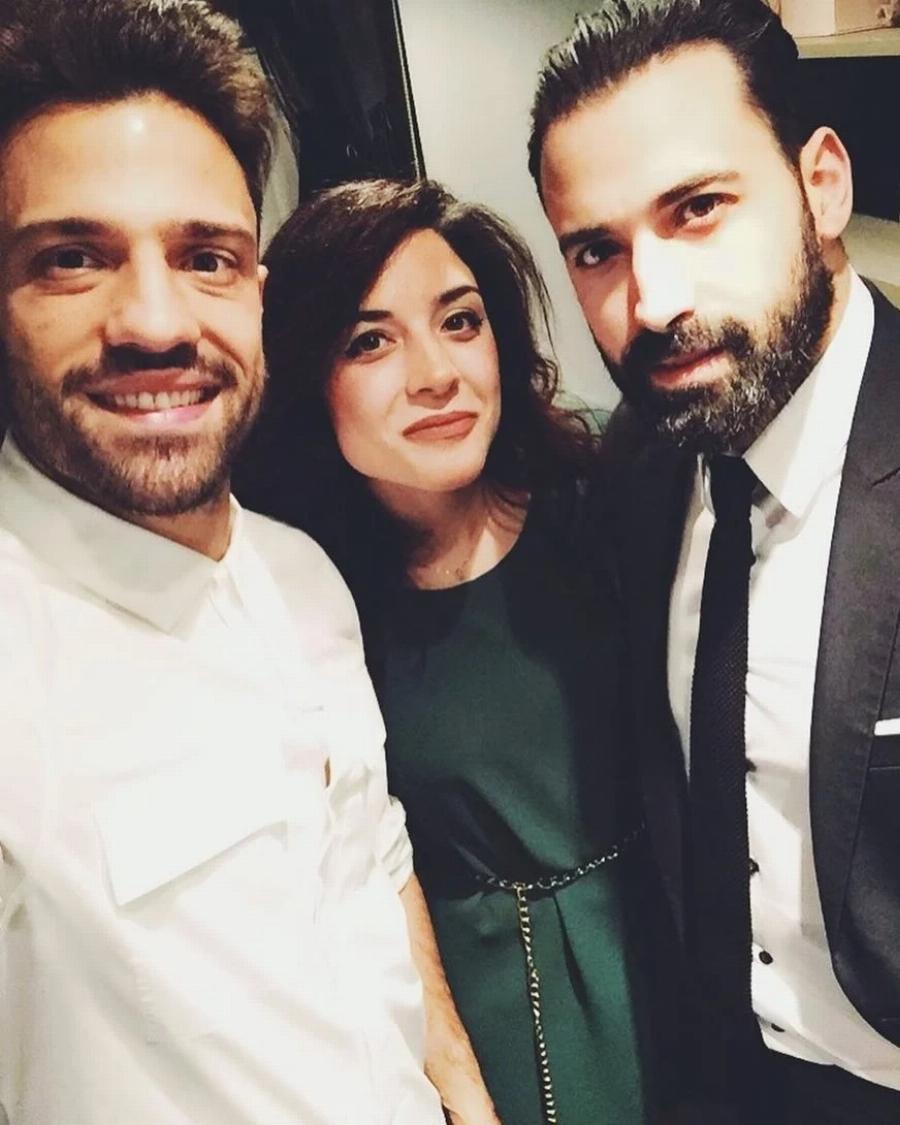 Τους κοιτούσαν όλοι στο δρόμο: Η βόλτα του Κωνσταντίνου Αργυρού στο κέντρο της Αθήνας μαζί με την κούκλα αδερφή του