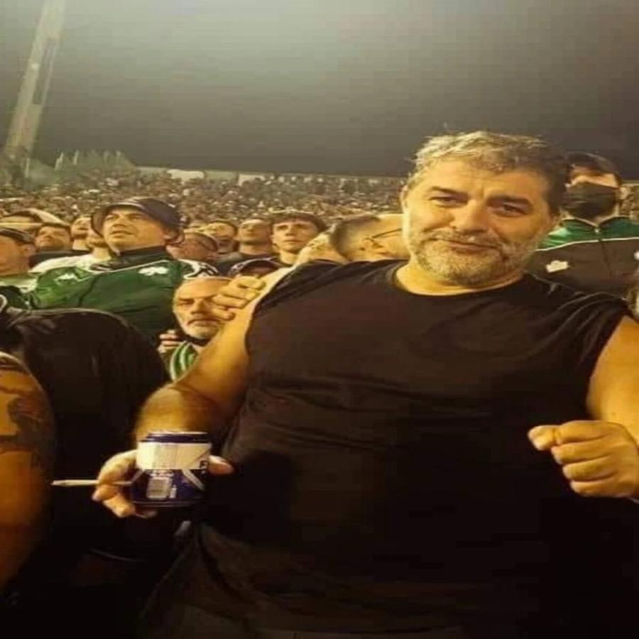 Viral η εικόνα του Βασίλη Μπισμπίκη: «Κοιλιά, μπύρα, τσιγάρο» – Δεν είχαν τέλος τα τρολ στο διαδίκτυο