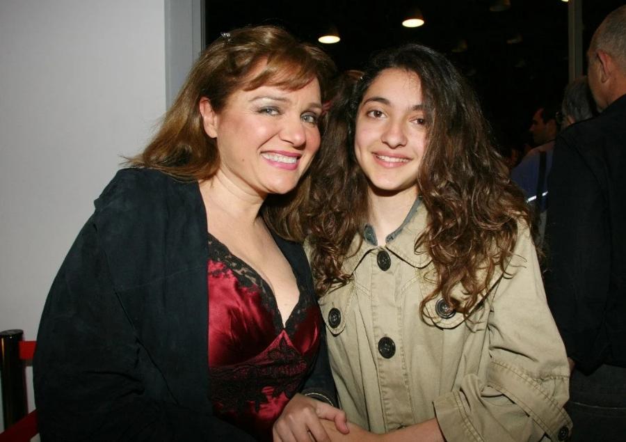 Μαρία Καβογιάννη: Η 26χρονη κούκλα κόρη της, Αδελαϊδα Δριτσώνα, ανοίγεται σε έναν δικό της δρόμο μακριά από τα «φλας»