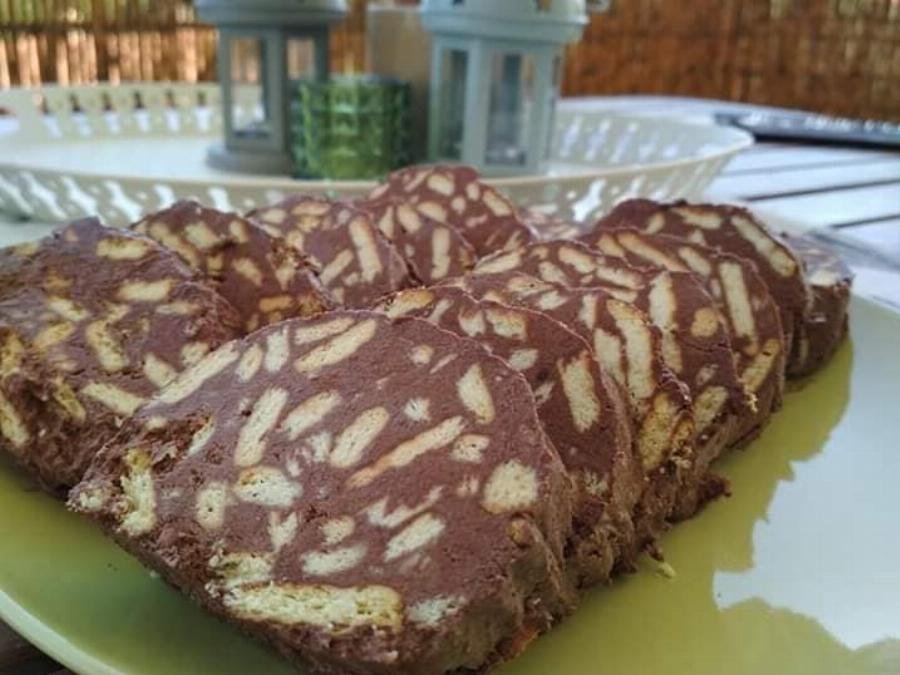 Δεν σταματούσαμε να κλαίμε: Ο εύκολος και γρήγορος  σοκολατένιος κορμός του «Πρέσβη» με μόνο 4 υλικά