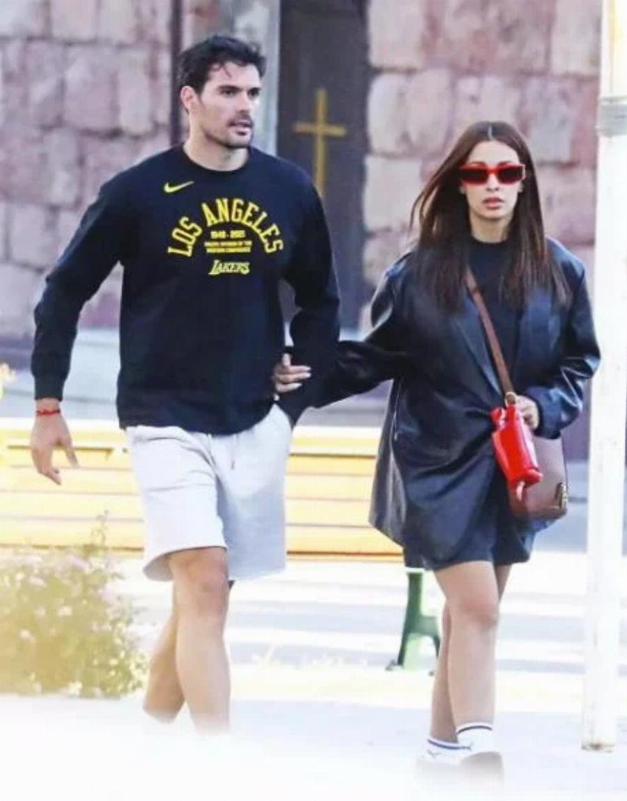 Δεν είδε τους παπαράτσι: Η φώτο που διέρρευσε με την έγκυο Ελένη Φουρέιρα μαζί με τον σύντροφό της