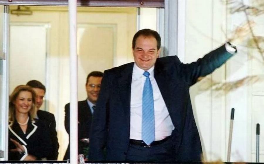 Το εκλογικό θρίλερ του 2000 και η λάθος κυβέρνηση από τα exit poll: Ο Καραμανλής έγινε πρωθυπουργός για λίγες ώρες