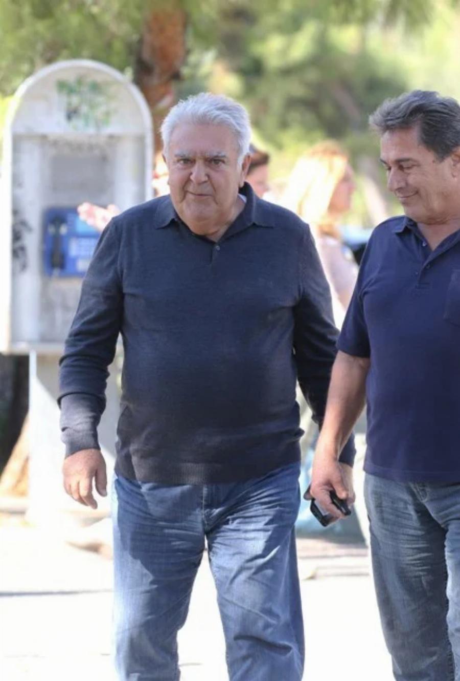 Πιο υγιής και δυνατός από ποτέ: Η σπάνια δημόσια εμφάνιση του Πασχάλη Τερζή στην Αθήνα που βάζει τέλος στις φήμες