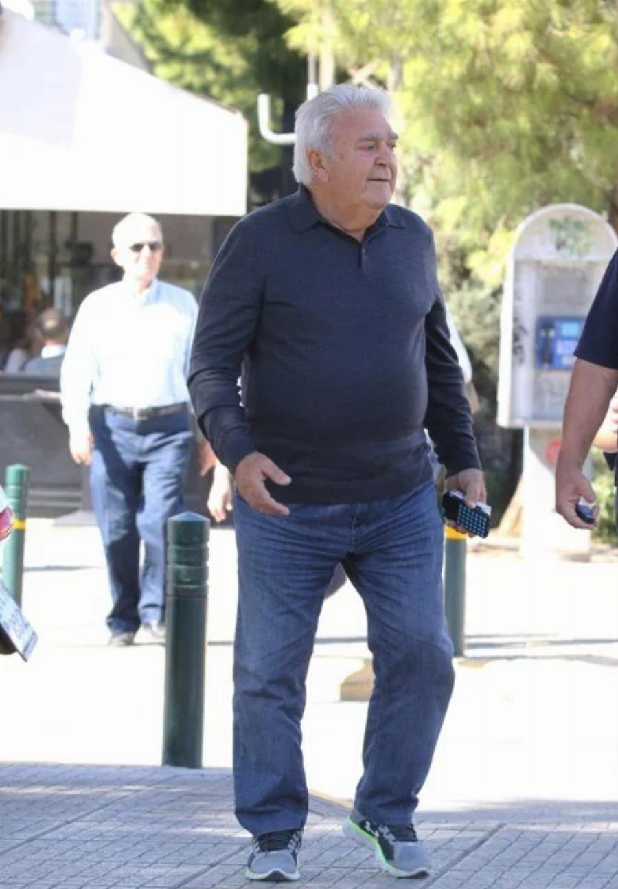 Πιο υγιής και δυνατός από ποτέ: Η σπάνια δημόσια εμφάνιση του Πασχάλη Τερζή στην Αθήνα που βάζει τέλος στις φήμες