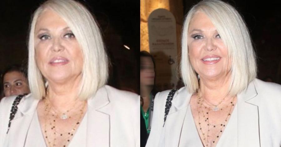 Έκλεψε όλα τα βλέμματα: Η Ρούλα Κορομηλά στα 65 της ανανεωμένη σε μια σπάνια εμφάνιση στο Ηρώδειο