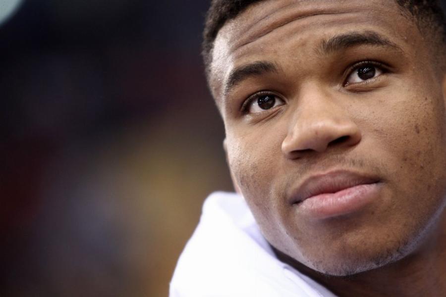 Επενδύσεις εκατομμυρίων: Ο Γιάννης Αντετοκούνμπο αγόρασε 2 βίλες αξίας 1.800.000€ στη Μεσσηνία με γήπεδο γκολφ, πισίνα και κήπο