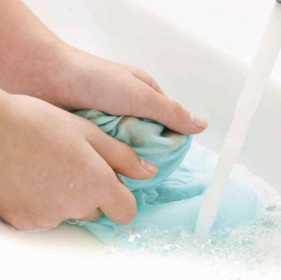 10 κόλπα των επαγγελματιών για το πλύσιμο ρούχων: Βάλε τέλος στους δύσκολους λεκέδες