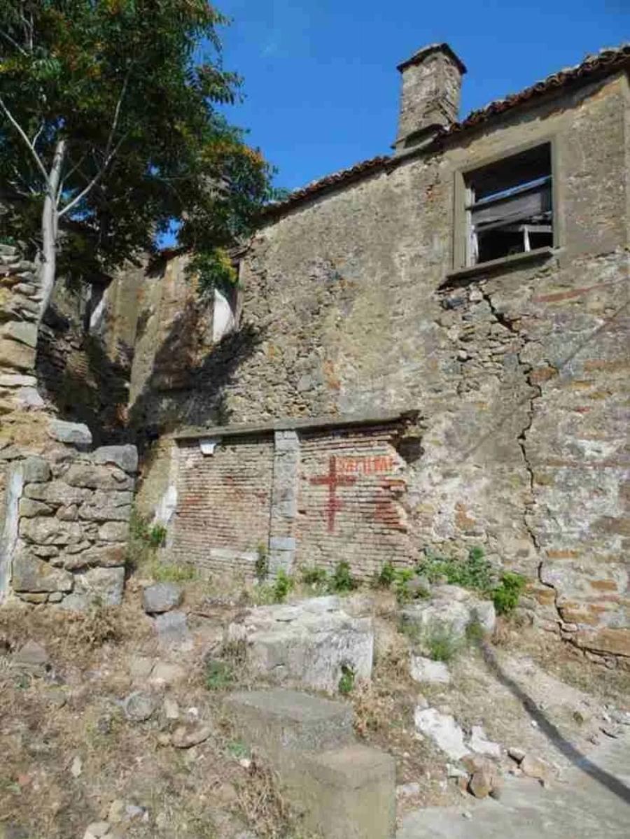 Ένας μικρός θεός στην Ίμβρο: Ομογενής από την Αυστραλία αναστηλώνει ερειπωμένα κτίρια και διοργανώνει εκδηλώσεις