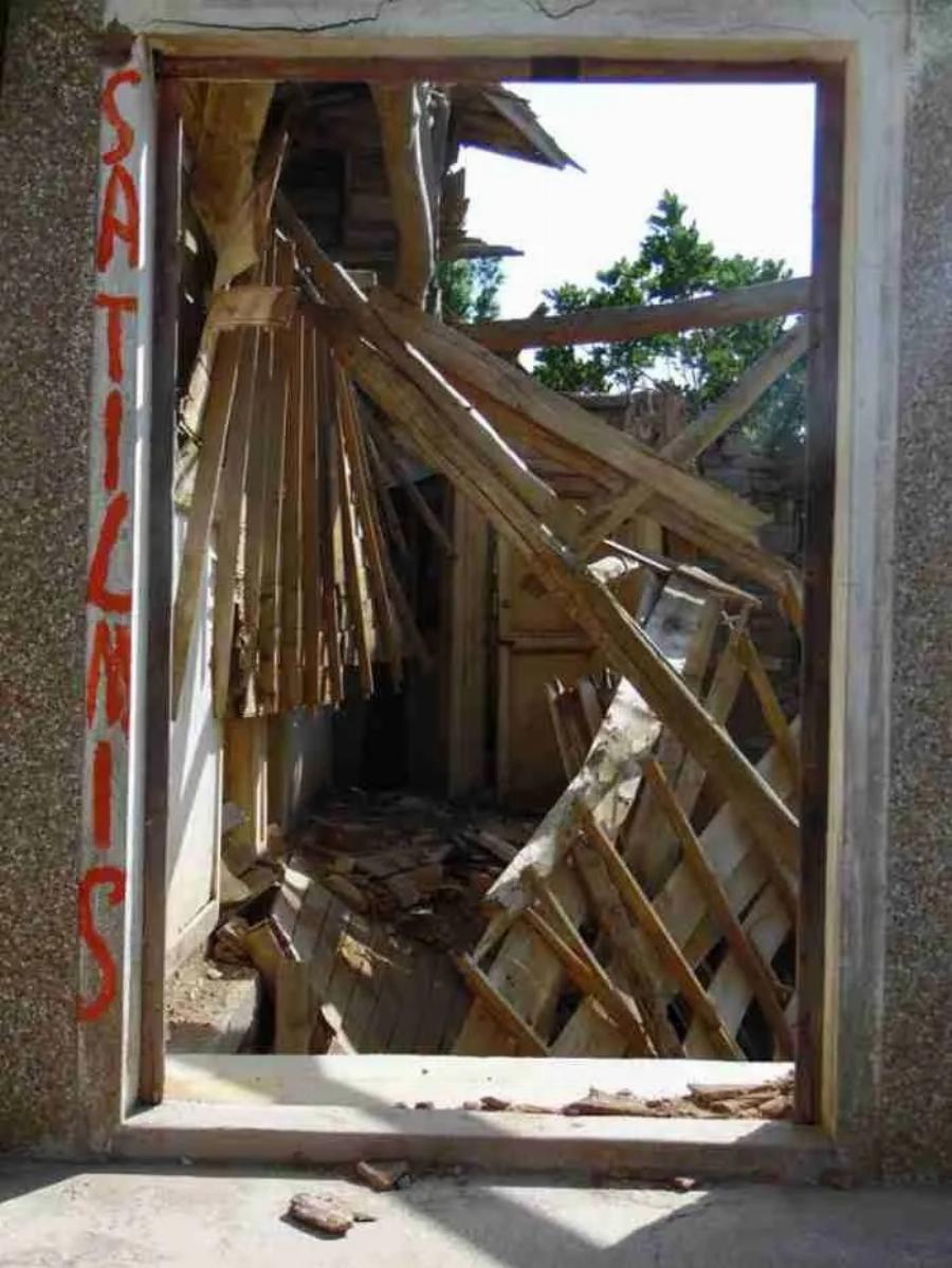 Ένας μικρός θεός στην Ίμβρο: Ομογενής από την Αυστραλία αναστηλώνει ερειπωμένα κτίρια και διοργανώνει εκδηλώσεις