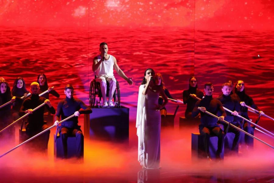 Μπήκαν τα πρώτα δεκάρια στο J2US: Αυτό το ζευγάρι συγκλόνισε με την ερμηνεία τους