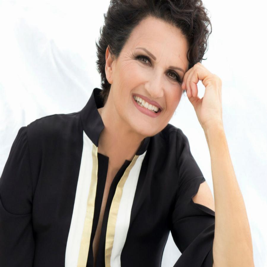 Άλκηστις Πρωτοψάλτη: Τα πρώτα χρόνια στην Αίγυπτο, ο χειρουργός πατέρας, η αγάπη για το ποδόσφαιρο και η άναρχη ζωή