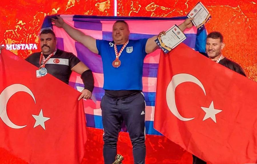 Το σήκωσε μέσα στην Τουρκία: Για 3η φορά  παγκόσμιος πρωταθλητής χειροπάλης ο Γιώργος Χαραλαμπόπουλος