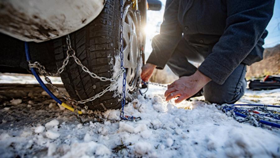 Πρόστιμα έως 80 ευρώ: Υποχρεωτικές οι αλυσίδες από σήμερα έως τον Απρίλιο στα οχήματα