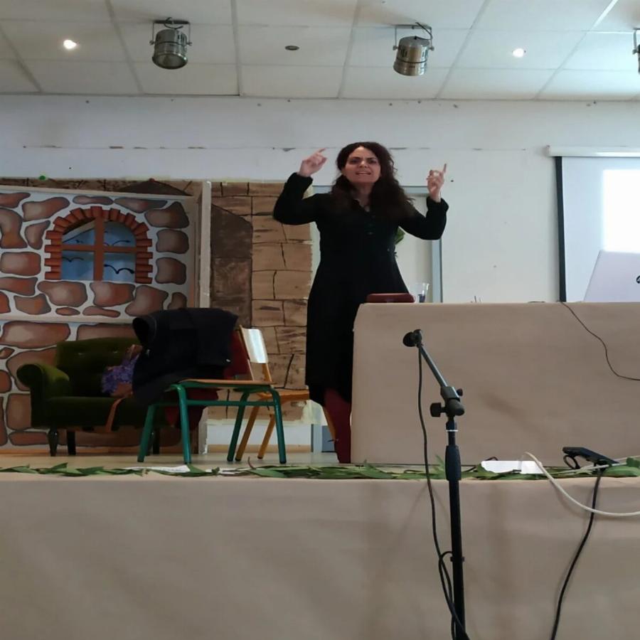 Άφησε τα τραγούδια και έπιασε τη διδασκαλία: Από παίκτρια στο Fame Story, έγινε καθηγήτρια στη η Αντιγόνη Ευστρατόγλου