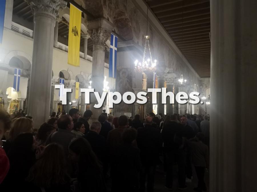 Μεγάλη γιορτή σήμερα: Η Θεσσαλονίκη ξενυχτά στον Άγιο Δημήτριο – Εκατοντάδες πιστοί για το προσκύνημα