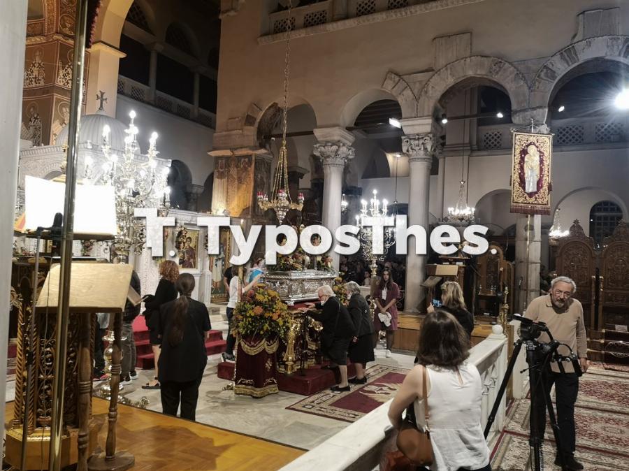 Μεγάλη γιορτή σήμερα: Η Θεσσαλονίκη ξενυχτά στον Άγιο Δημήτριο – Εκατοντάδες πιστοί για το προσκύνημα