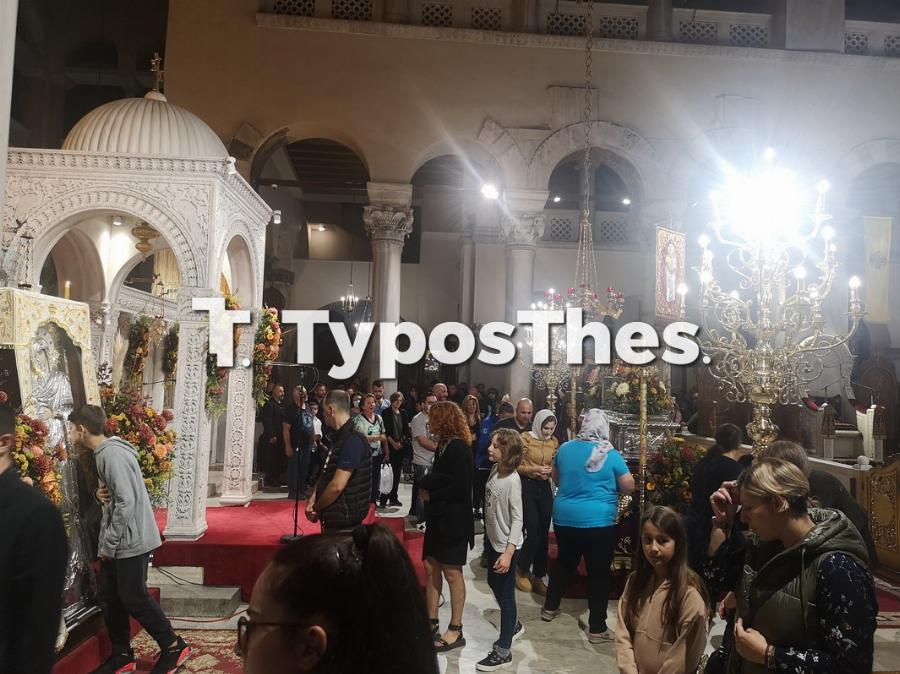 Μεγάλη γιορτή σήμερα: Η Θεσσαλονίκη ξενυχτά στον Άγιο Δημήτριο – Εκατοντάδες πιστοί για το προσκύνημα