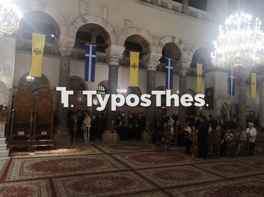 Μεγάλη γιορτή σήμερα: Η Θεσσαλονίκη ξενυχτά στον Άγιο Δημήτριο – Εκατοντάδες πιστοί για το προσκύνημα