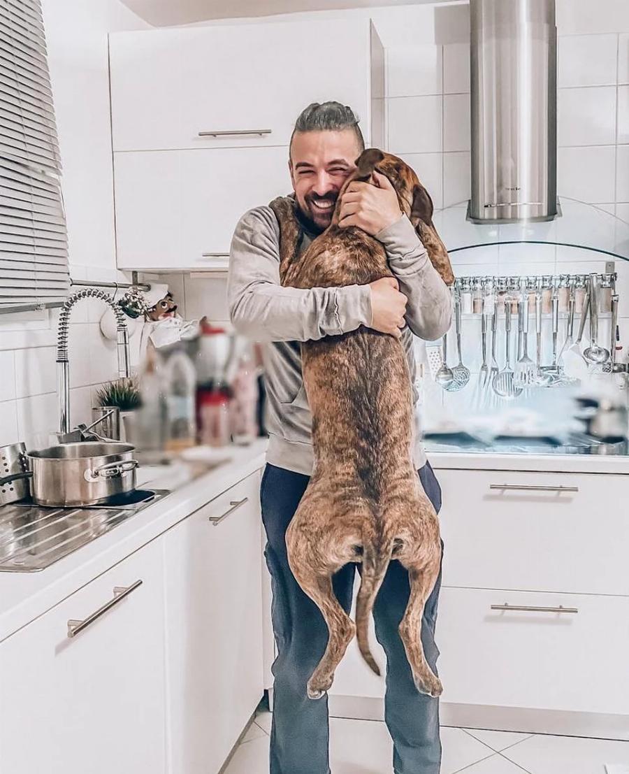 Κατάλευκο και ονειρεμένο: Αυτό είναι το μίνιμαλ σπίτι της Μαρίας Κορινθίου και του Γιάννη Αϊβάζη