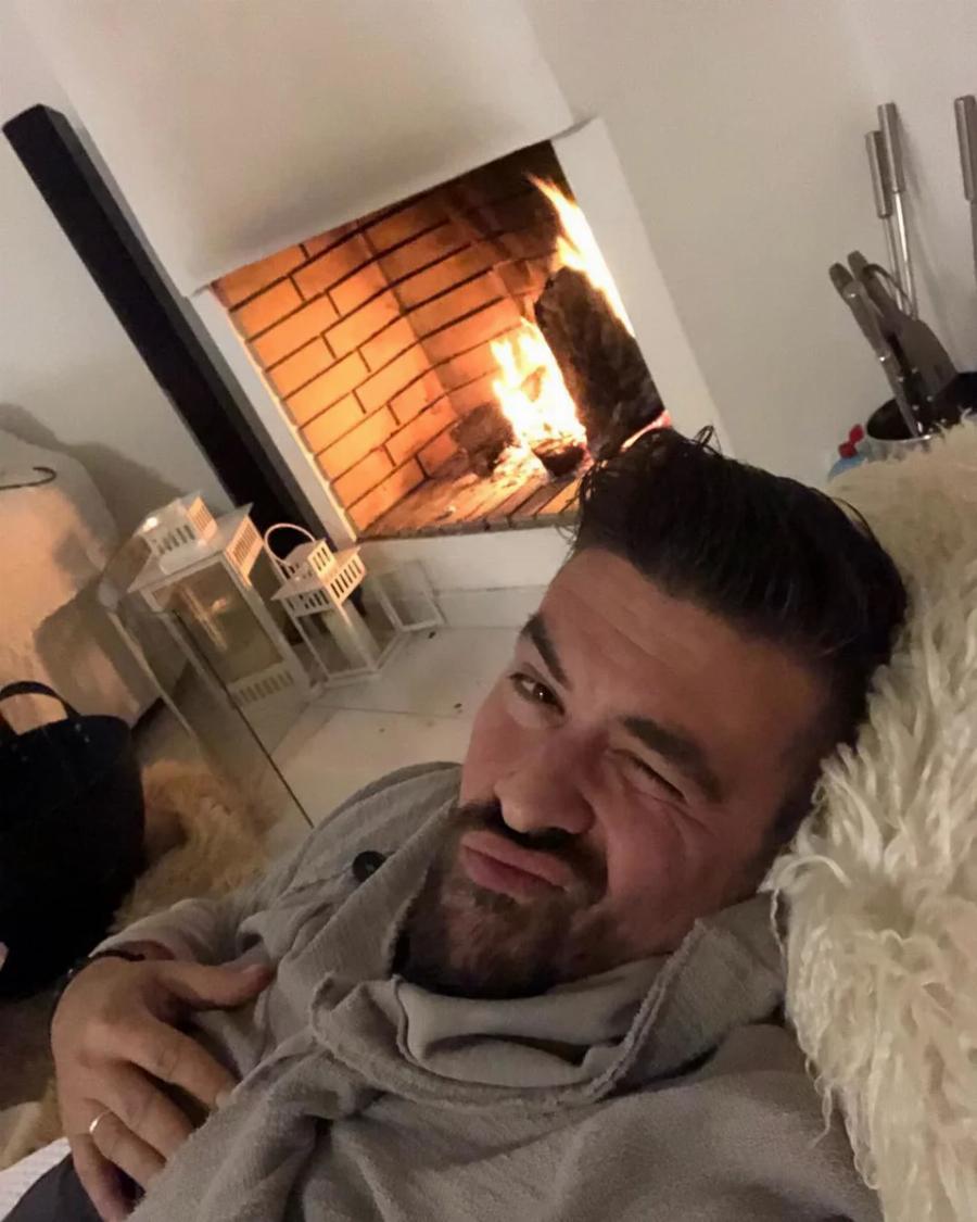 Κατάλευκο και ονειρεμένο: Αυτό είναι το μίνιμαλ σπίτι της Μαρίας Κορινθίου και του Γιάννη Αϊβάζη